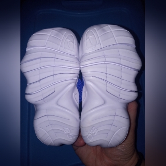 Nike toddler shoes size 4 - Picture 6 of 7